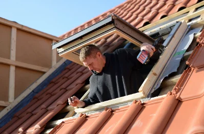 Pose de fenêtres de toit Velux à Lacroix-Barrez